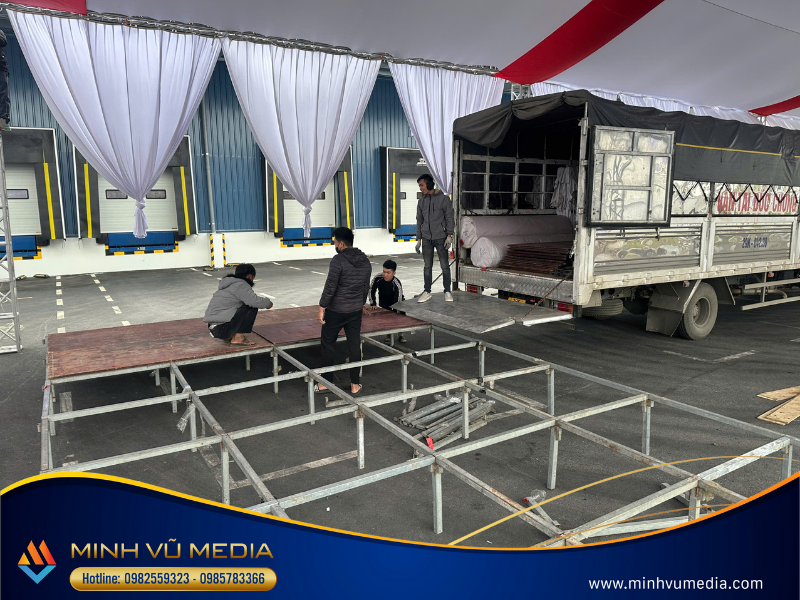 Minh Vũ Media lắp đặt sân khấu cho sự kiện