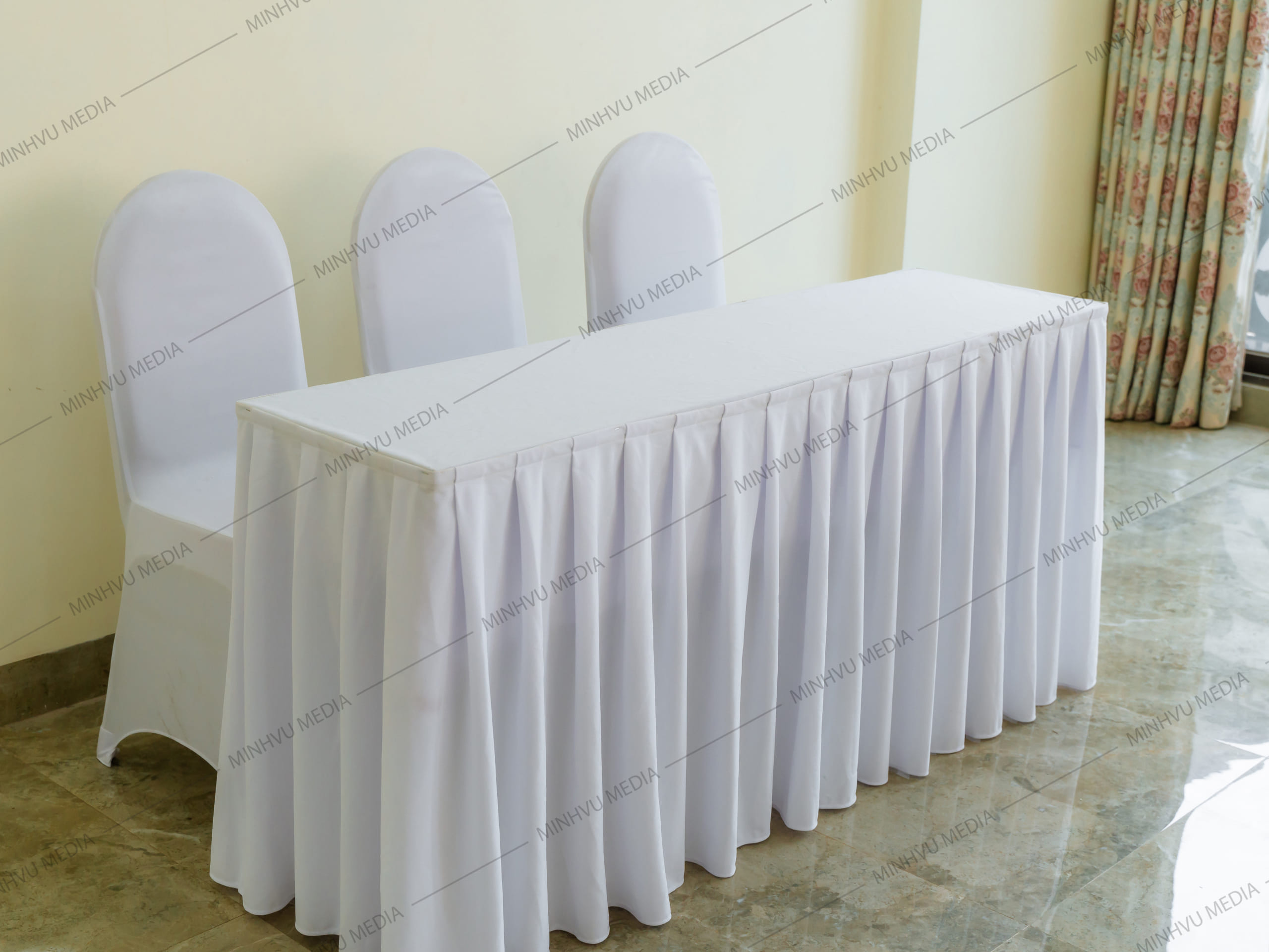 Bộ bàn ghế banquet chữ nhật trắng trơn