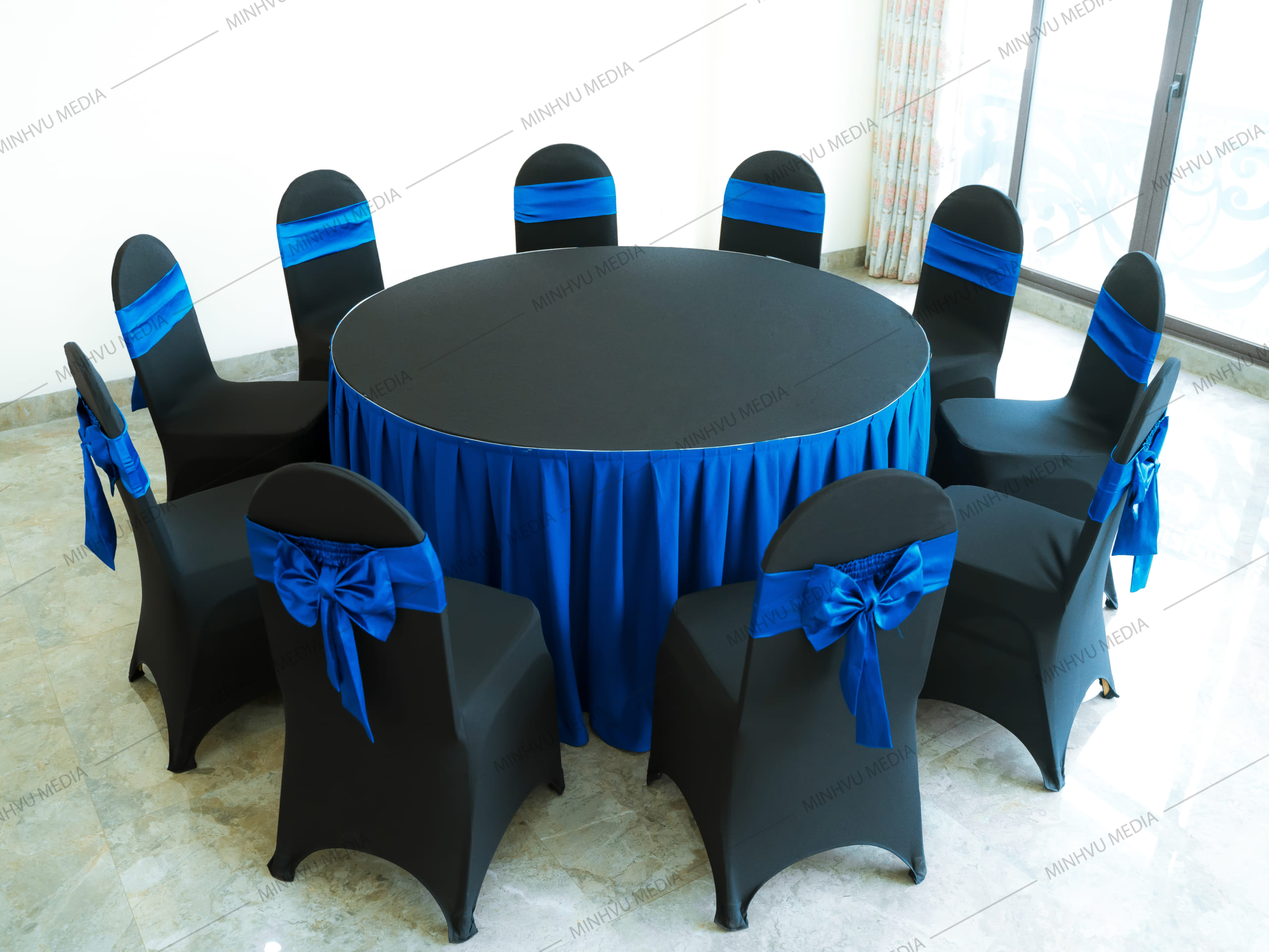 Ghế không gập Xuân Hoà kết hợp bàn tròn khăn phủ đen - xanh dương