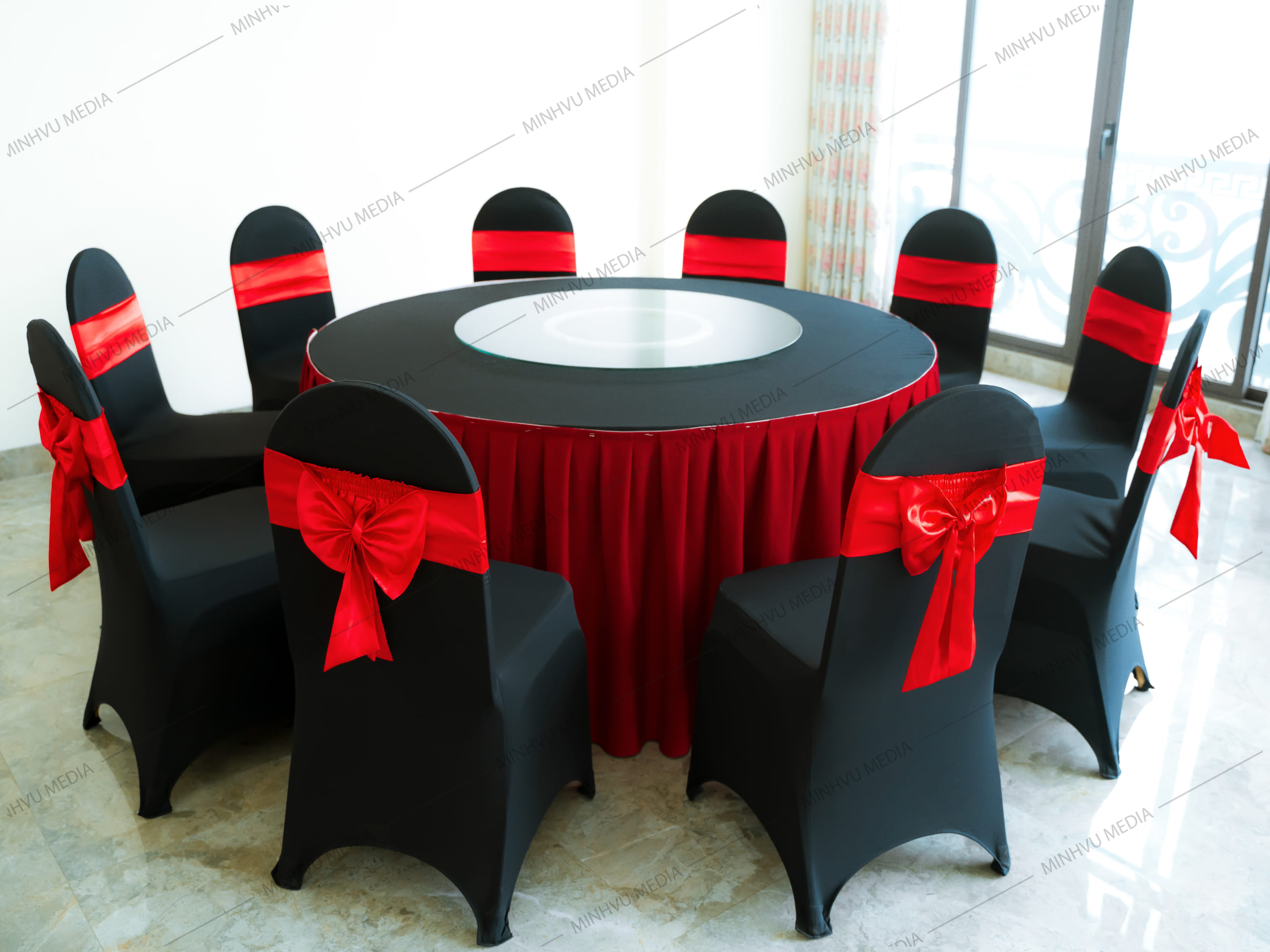 Bàn ghế banquet tròn đen - đỏ