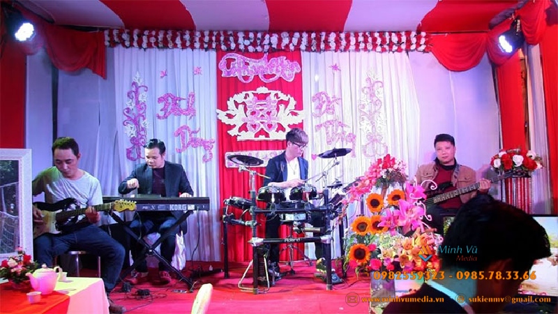 Ban nhạc biểu diễn đám cưới