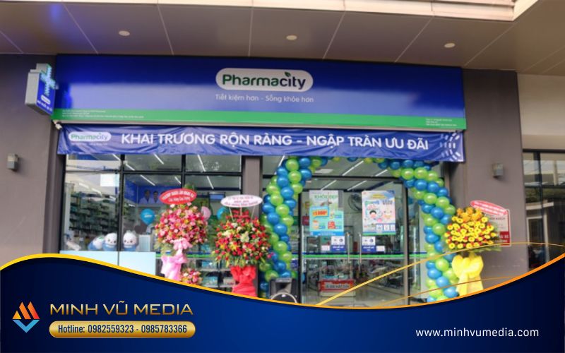 Không gian treo băng rôn khai trương