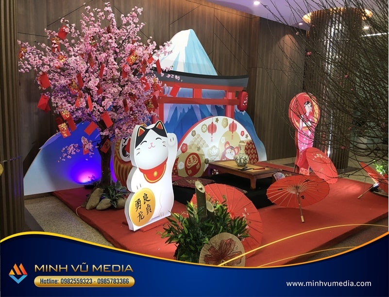 Trang trí góc decor Tết đẹp với biểu tượng linh vật của năm mới. Mẫu trang trí dành riêng cho doanh nghiệp Nhật tại Việt Nam